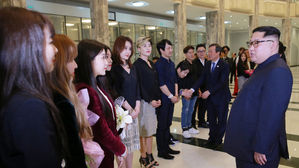 [SBS Star] VIDEO: K-pop Stars Perform in Pyongyang, North Korea