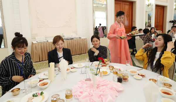 South Korean art troupe