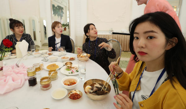 South Korean art troupe