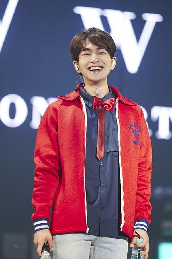 SHINee ONEW
