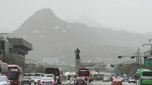 중국발 황사로 전국 미세먼지 '나쁨'&hellip;"마스크 착용"