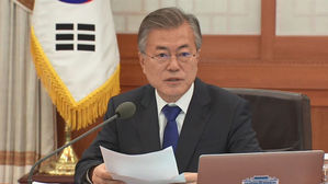 문 대통령, 가나 해역 피랍 선장과 통화