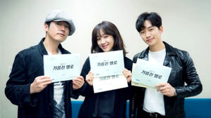 [SBS Star] 2PM JUNHO Gets Together with the Other Cast of 'Greasy Melo'
