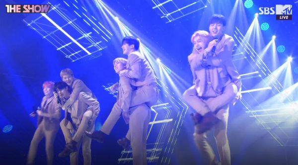 MONSTA X