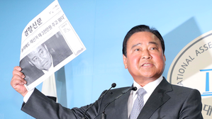 [영상] '성완종 리스트'  기사 꺼내든 이완구 "재보궐 불출마하지만, 역할 피하지 않을 것"