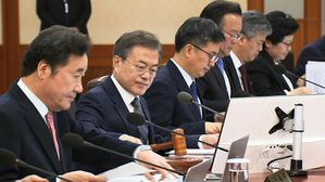 靑, 6월 개헌 무산에 "약속 지킬 수 없게 돼 안타까워"