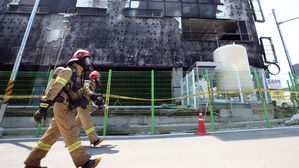 [슬라이드 포토] 제천 스포츠센터 화재 참사 상황 재연