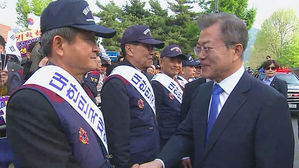 [남북회담 영상] 문재인 대통령 배웅하는 시민들 "정상회담 잘 다녀오세요!"