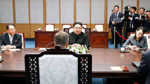 문 대통령-김정은 위원장 오전 회담 종료… 각각 오찬