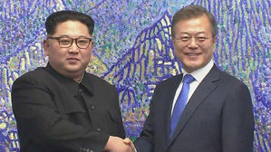 文 "평화의 상징" 金 "왜 이렇게 오래 걸렸나"…'화기애애'