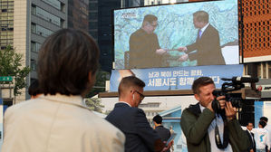 외신, 긴급속보 타전&hellip;"한반도 비핵화 목표 재확인"