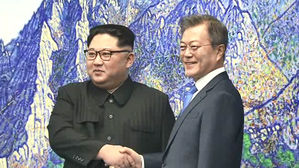 文 "분계선 넘는 순간 평화의 상징"…金 "11년 걸리다니"