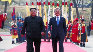 北 지도자로서는 첫 의장대 사열&hellip;'국가 대 국가' 인정