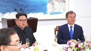 文 "자유롭게 오갈 그날을 위하여"&hellip;金 "의미 있는 합의"