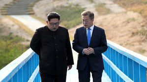 '도보다리' 수행 조한기 "원전 USB 전달, 사실무근"