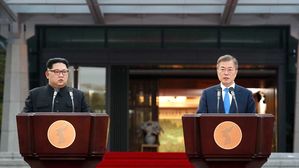 손잡은 文-金, 분단 밀어내고 한반도 평화 새 출발 선언
