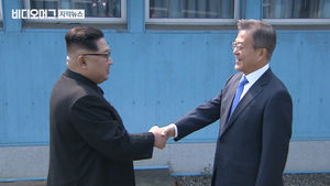 적극적인 金, 배려하는 文…회담서 엿본 두 정상의 성격