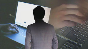 '드루킹 측과 돈거래' 김경수 의원 보좌관 경찰 출석