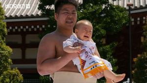 일본 전통 대회 '아기 울리기 대회'