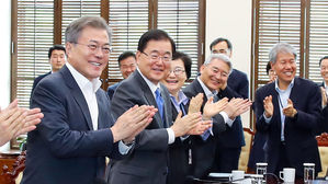 문 대통령 "노벨상은 트럼프가… 우리는 평화만 가져오면 돼"