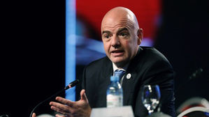 FIFA "2년에 한 번씩 8개국 '미니 월드컵' 열자"