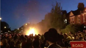 런던, 유대인 축제 모닥불 폭발…최대 30명 부상