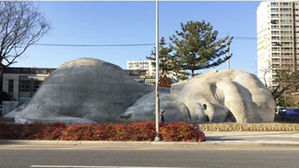 "대형 원시인 석상 철거하라" 대구 달서구 의회 주민 청원 채택