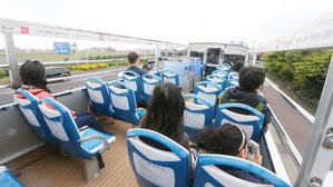 "신난다" 2층 버스투어 제주서 선보여&hellip;운행 첫날 손님 북적