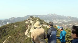 청와대, 경호 목적 통제 인왕산길 50년 만에 완전 개방한다