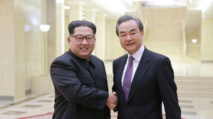 北 중앙통신 "김정은, 왕이 접견…폭넓고 깊은 의견 교환"