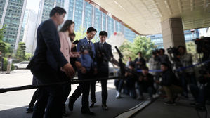 김경수 경찰 출석…"한 점 의혹 없도록 당당히 밝히겠다"