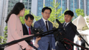 김경수 경찰 출석…"특검보다 더한 조사도 응할 것"