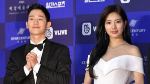 [SBS Star] Jung Hae In & Suzy Receive the Popularity Award at 'The 54th Baeksang Arts Awards'