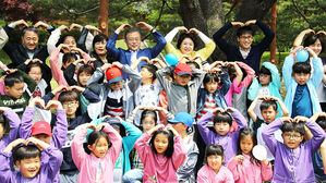 문 대통령, 소외지역 어린이 靑 초청 행사…운동회 참여