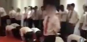 직원 뺨 때리고, 기어다니게 한 中 '갑질 기업'에 비난 쇄도