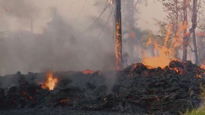 하와이 화산 폭발로 분출된 용암에 주택 20여 채 파손