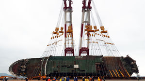 세월호 직립 D-1&hellip;바닥서 40도까지 들어 올리는 예행연습