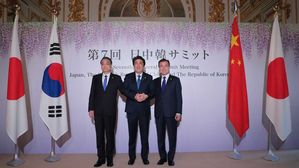 문 대통령 "한반도 평화 여정에 中·日 지지 반드시 필요"