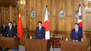 아베 "북 비핵화하면 국교 정상화 지향"