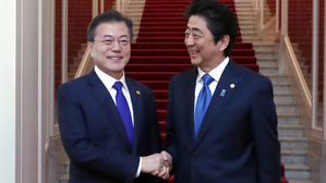 "한·일 정상, 북한 비핵화에 '긴밀 연대' 확인"