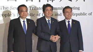 넥타이까지 통일한 한·중·일…대북 해법엔 온도 차