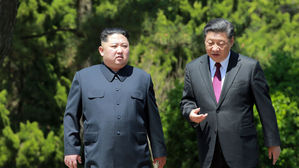 [풀영상] '도보다리 따라 한 다롄해변 회담?'…40일 만에 시진핑 만나러 간 김정은