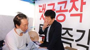 눈물 흘린 김성태 폭행범 아버지&hellip;金 "선처 최선 다할게요"