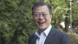 문 대통령 "변화 거부하는 힘 여전히 강고…국민이 손잡아 줘야"