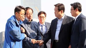 단식 8일 김성태, 병원 이송…5시간 만에 농성 복귀