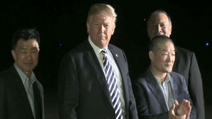 [주영진의 뉴스브리핑] 트럼프, 석방자 위해 새벽 마중…"金에 감사"