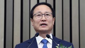 野, 홍영표 새 원내대표에 '협치·여당다운 모습' 당부