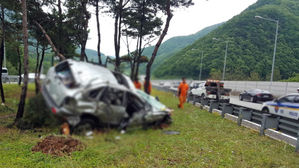 가족 장례 마치고 가던 길 참변&hellip;2명 숨져