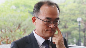 [풀영상] '난감한 출근길' 문무일 수사 외압 의혹에 "총장의 직무"