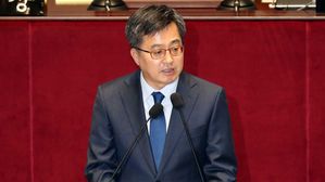 '취업쇼크 석달' 성적받은 김동연&hellip;"최저임금인상, 고용에 영향"